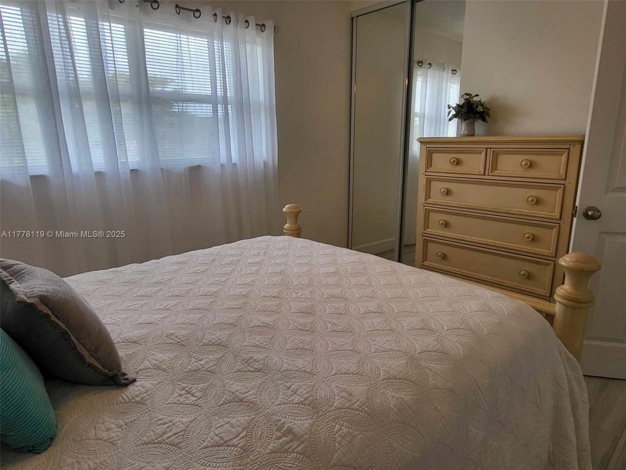 4701 NW 34th St, Unit 602, Lauderdale Lakes, FL 33319 Photo