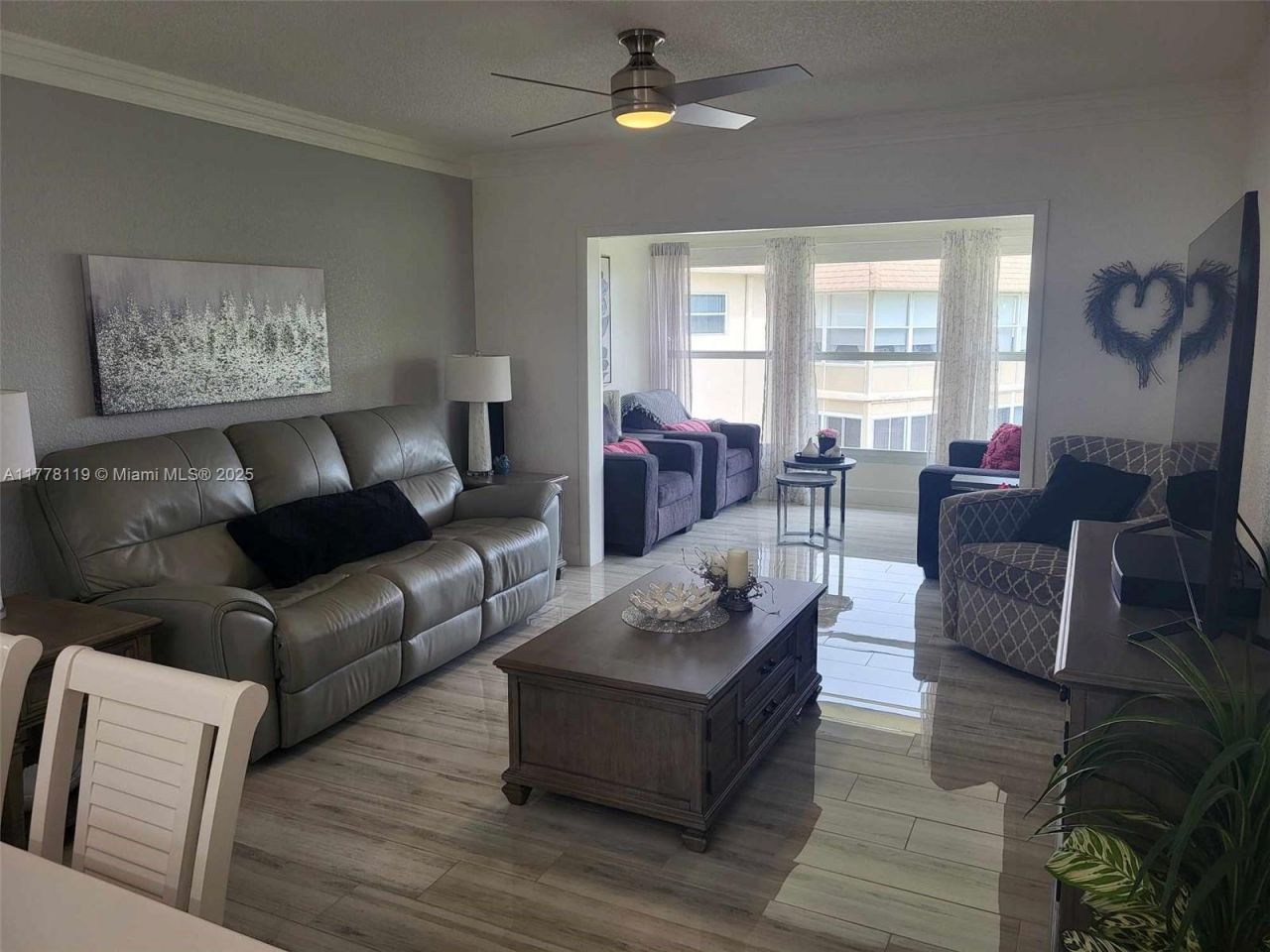 4701 NW 34th St, Unit 602, Lauderdale Lakes, FL 33319 Photo