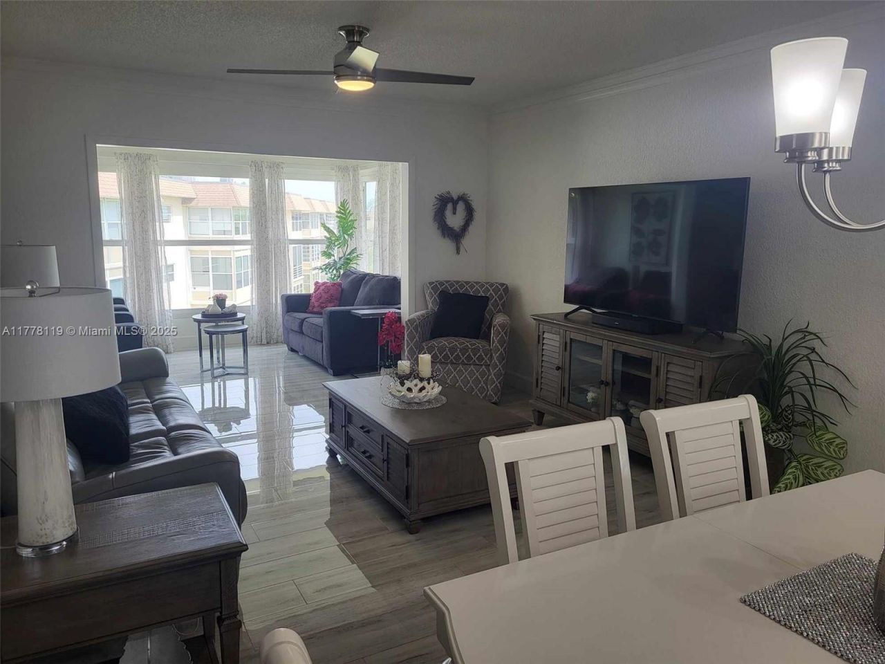 4701 NW 34th St, Unit 602, Lauderdale Lakes, FL 33319 Photo
