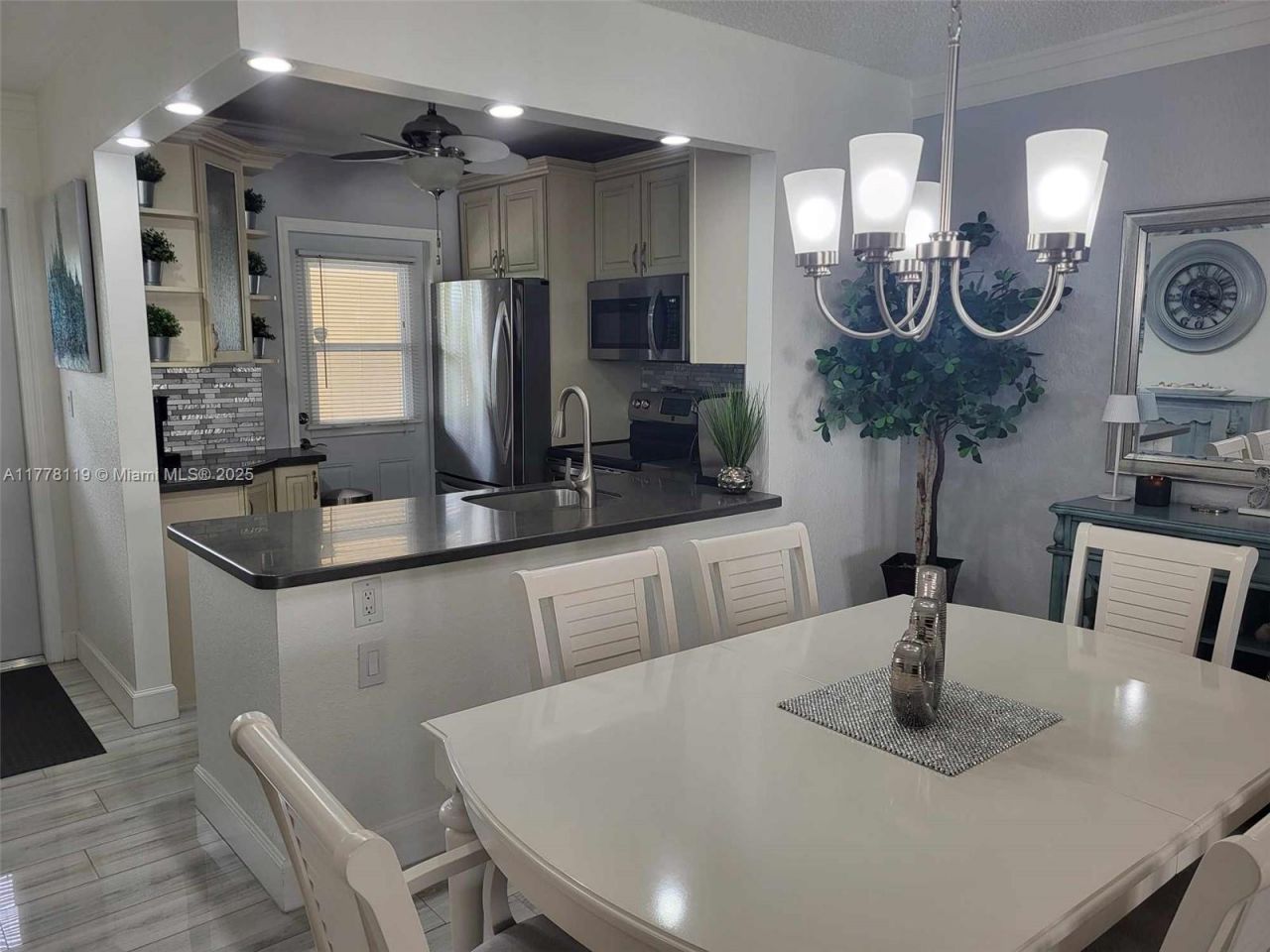 4701 NW 34th St, Unit 602, Lauderdale Lakes, FL 33319 Photo