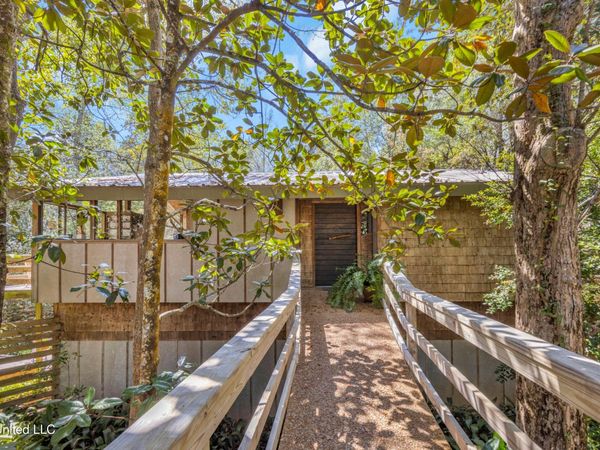 1101 Le Voyageur Drive, Ocean Springs, MS 39564