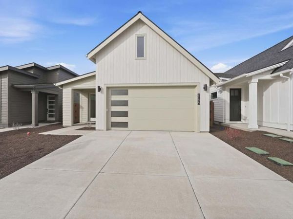 21423 NE Hayloft Place, Bend, OR 97701