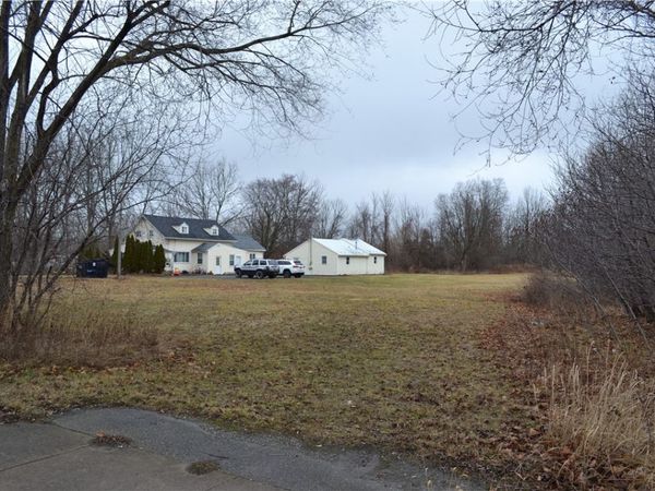 7185 W Main Road, Le Roy, NY 14482