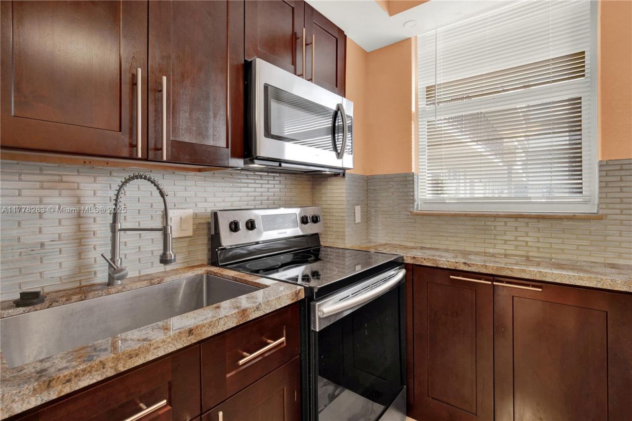 1811 Jefferson St, Unit 209, Hollywood, FL 33020 Photo