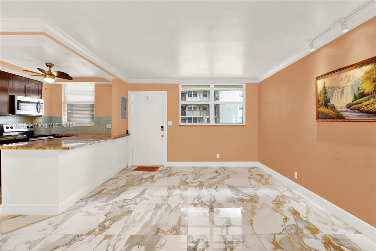 1811 Jefferson St, Unit 209, Hollywood, FL 33020 Photo