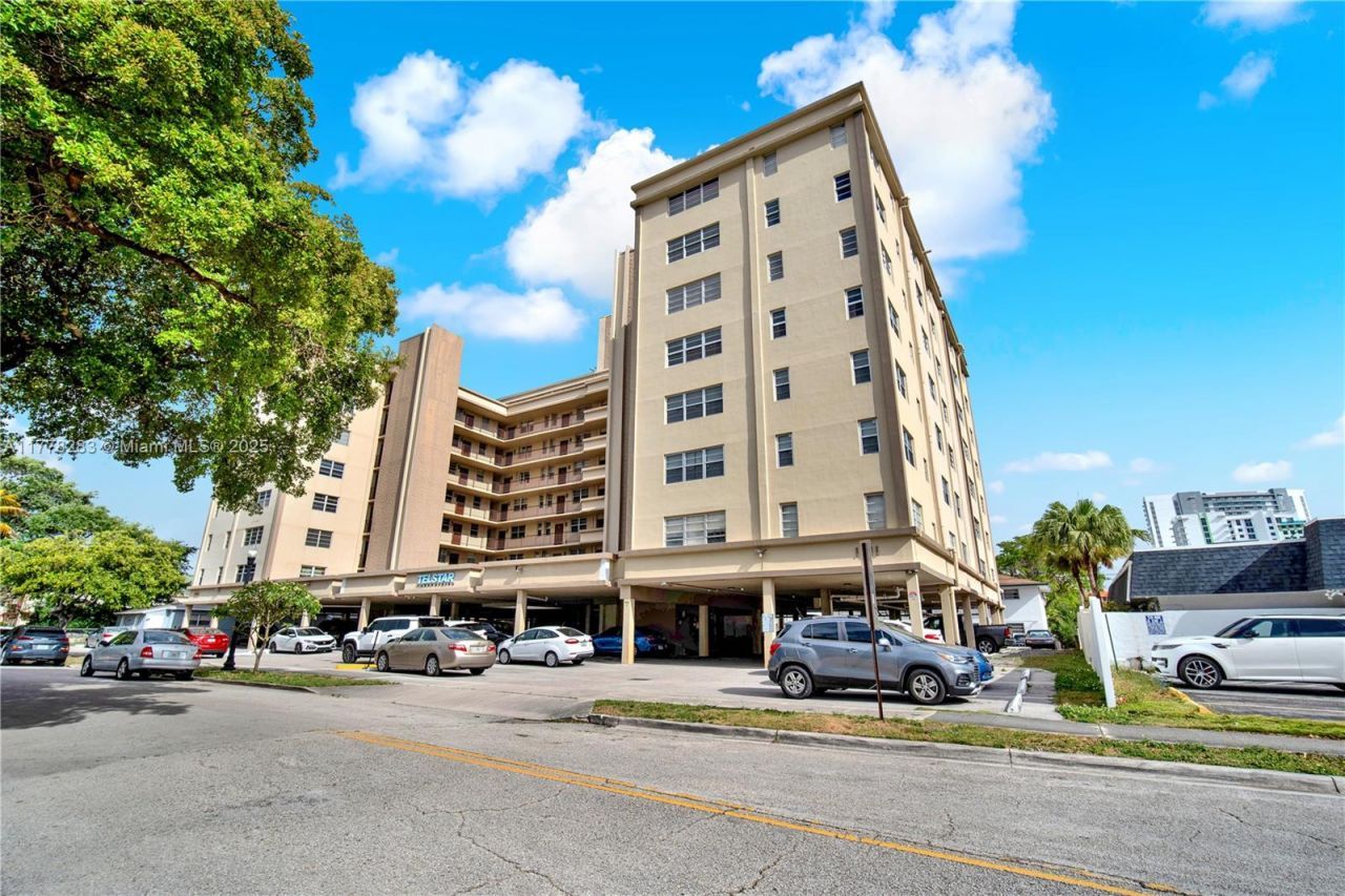 1811 Jefferson St, Unit 209, Hollywood, FL 33020 Photo