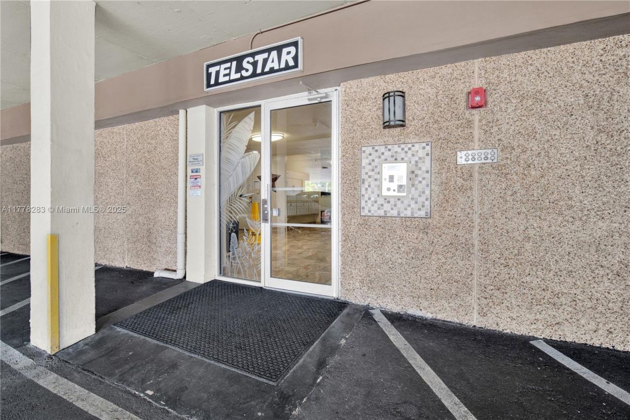 1811 Jefferson St, Unit 209, Hollywood, FL 33020 Photo