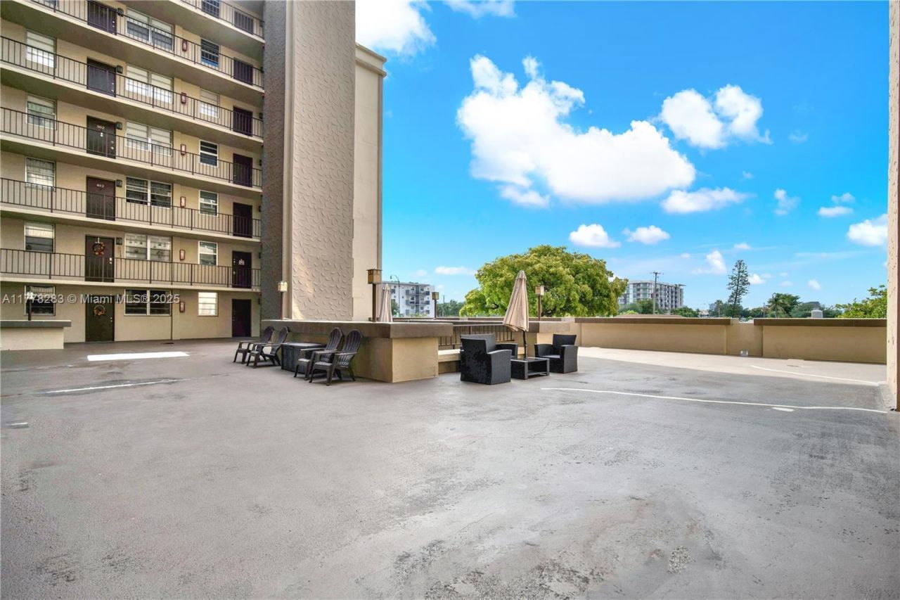 1811 Jefferson St, Unit 209, Hollywood, FL 33020 Photo