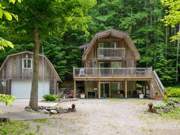 2481 Schomberg Road S, Lake Leelanau, MI 49653