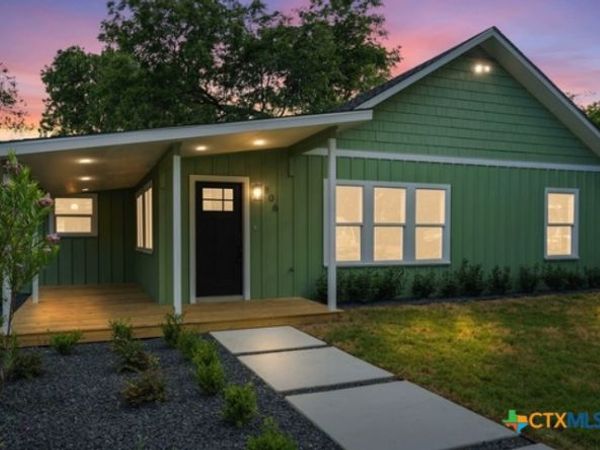 806 21st Street, Hondo, TX 78861