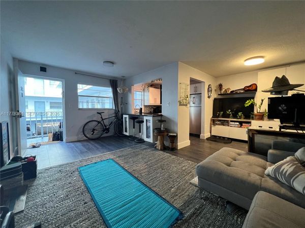 221 Meridian Ave, Unit 206, Miami Beach, FL 33139