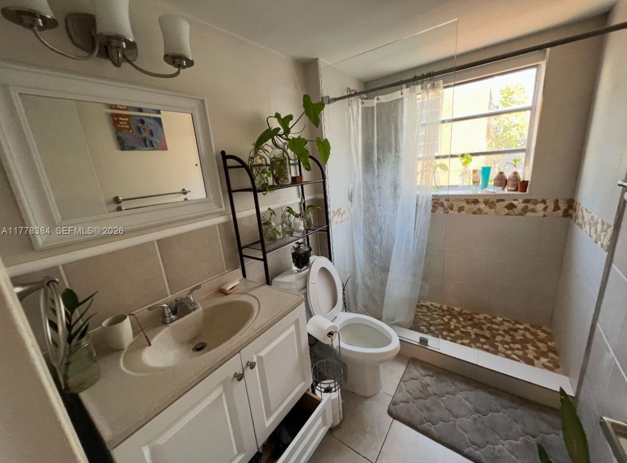 221 Meridian Ave, Unit 206, Miami Beach, FL 33139 Photo