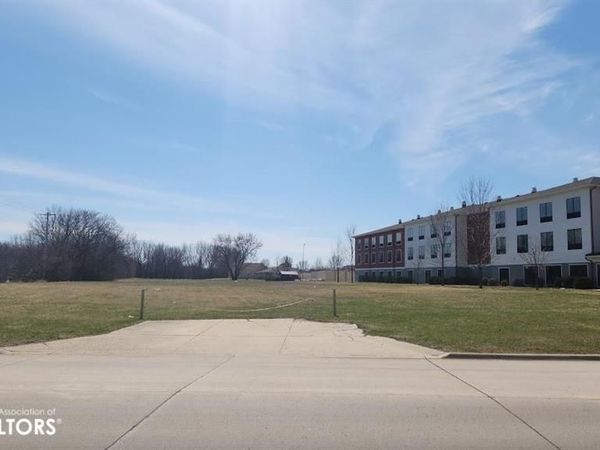 3041 4th Street SW, Mason City, IA 50401