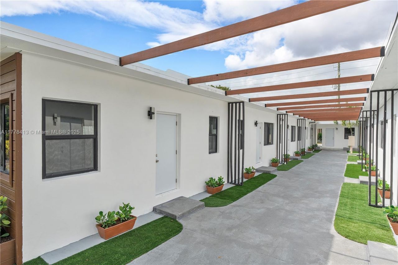 1946 Pierce St, Unit 6, Hollywood, FL 33020 Photo