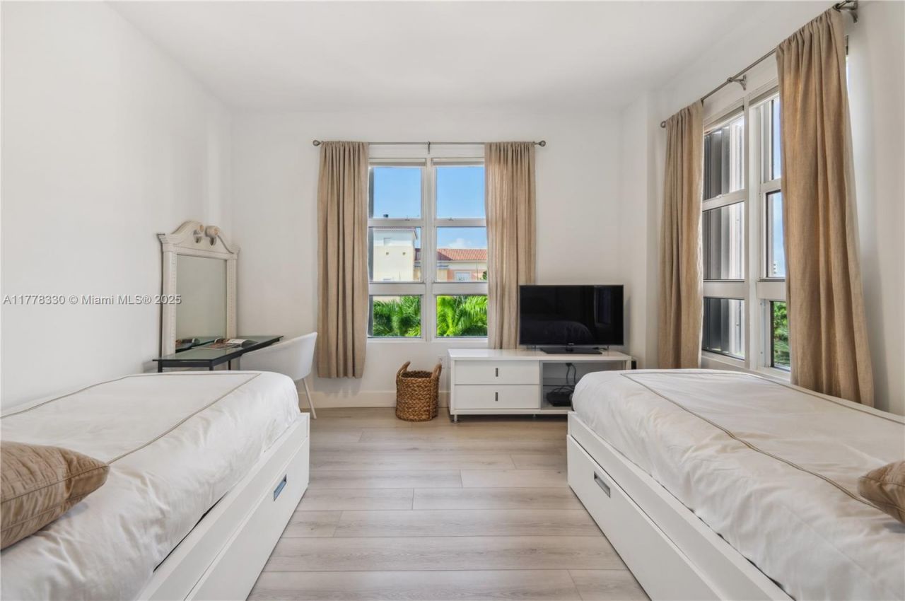 747 Crandon Blvd, Unit PH10, Key Biscayne, FL 33149 Photo