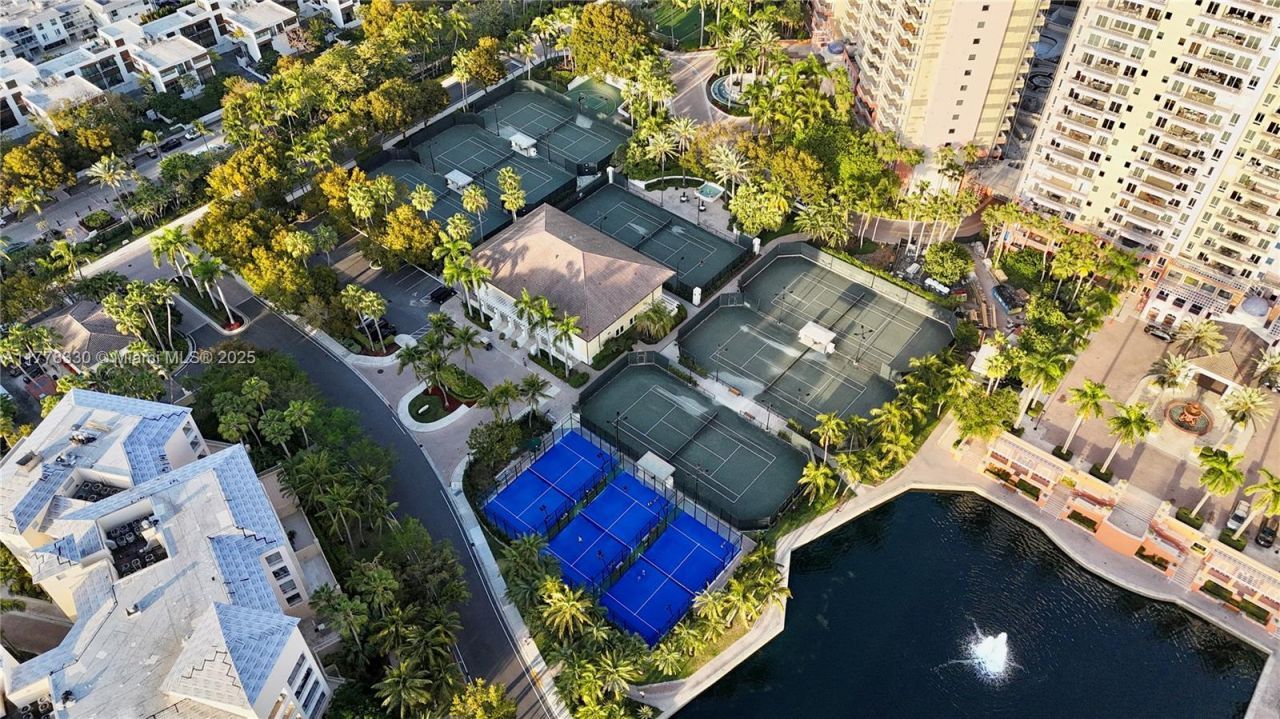 747 Crandon Blvd, Unit PH10, Key Biscayne, FL 33149 Photo