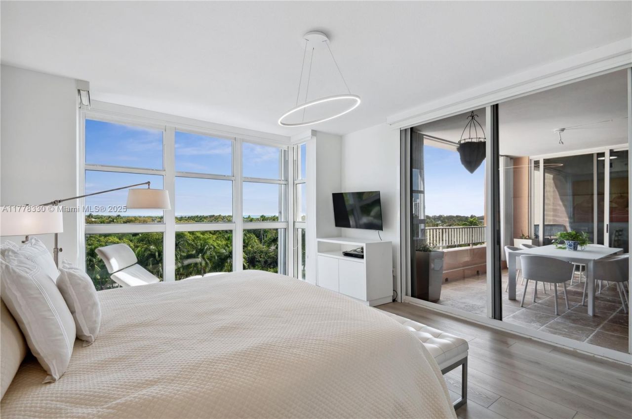 747 Crandon Blvd, Unit PH10, Key Biscayne, FL 33149 Photo