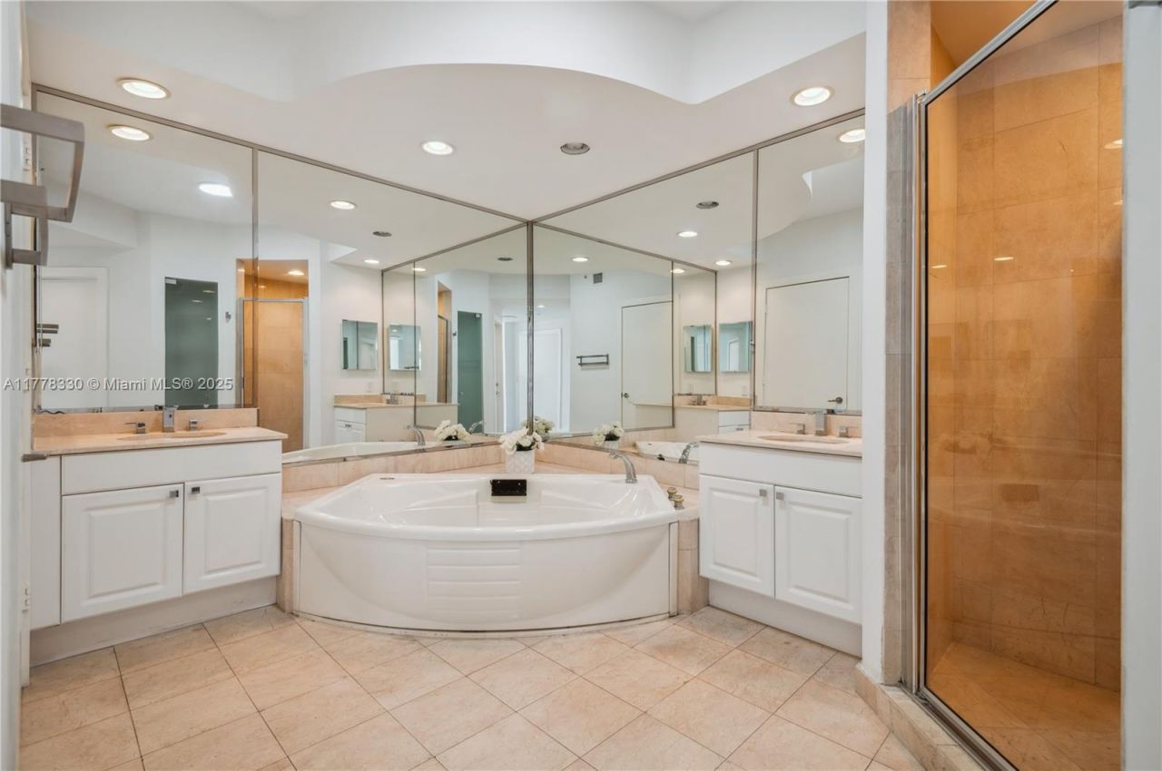 747 Crandon Blvd, Unit PH10, Key Biscayne, FL 33149 Photo