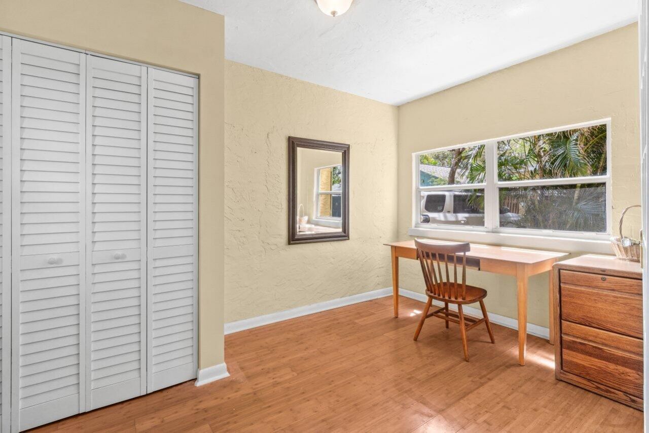 924 Almeria Road, West Palm Beach, FL 33405 Photo