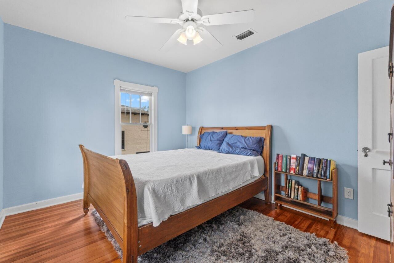 924 Almeria Road, West Palm Beach, FL 33405 Photo