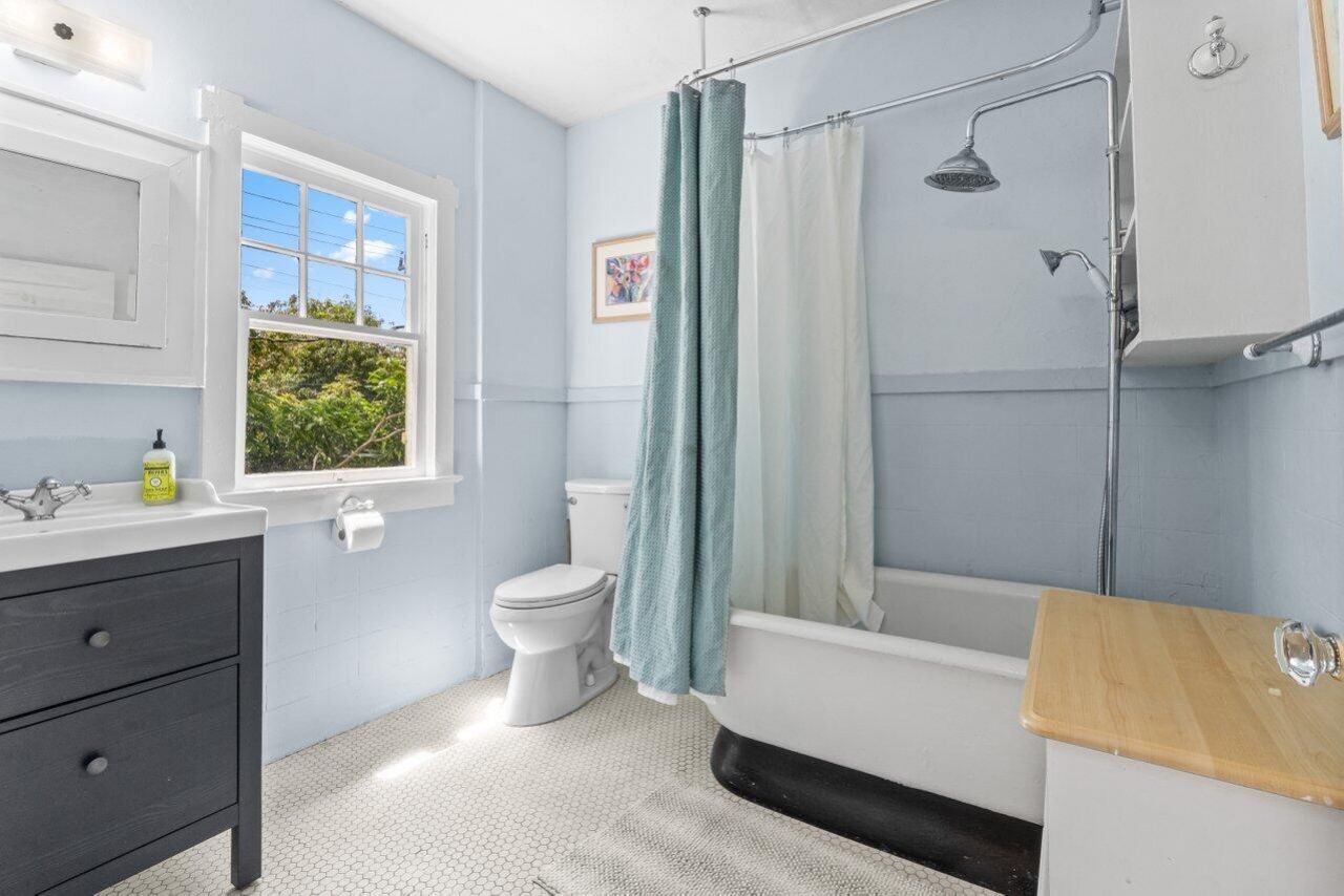 924 Almeria Road, West Palm Beach, FL 33405 Photo