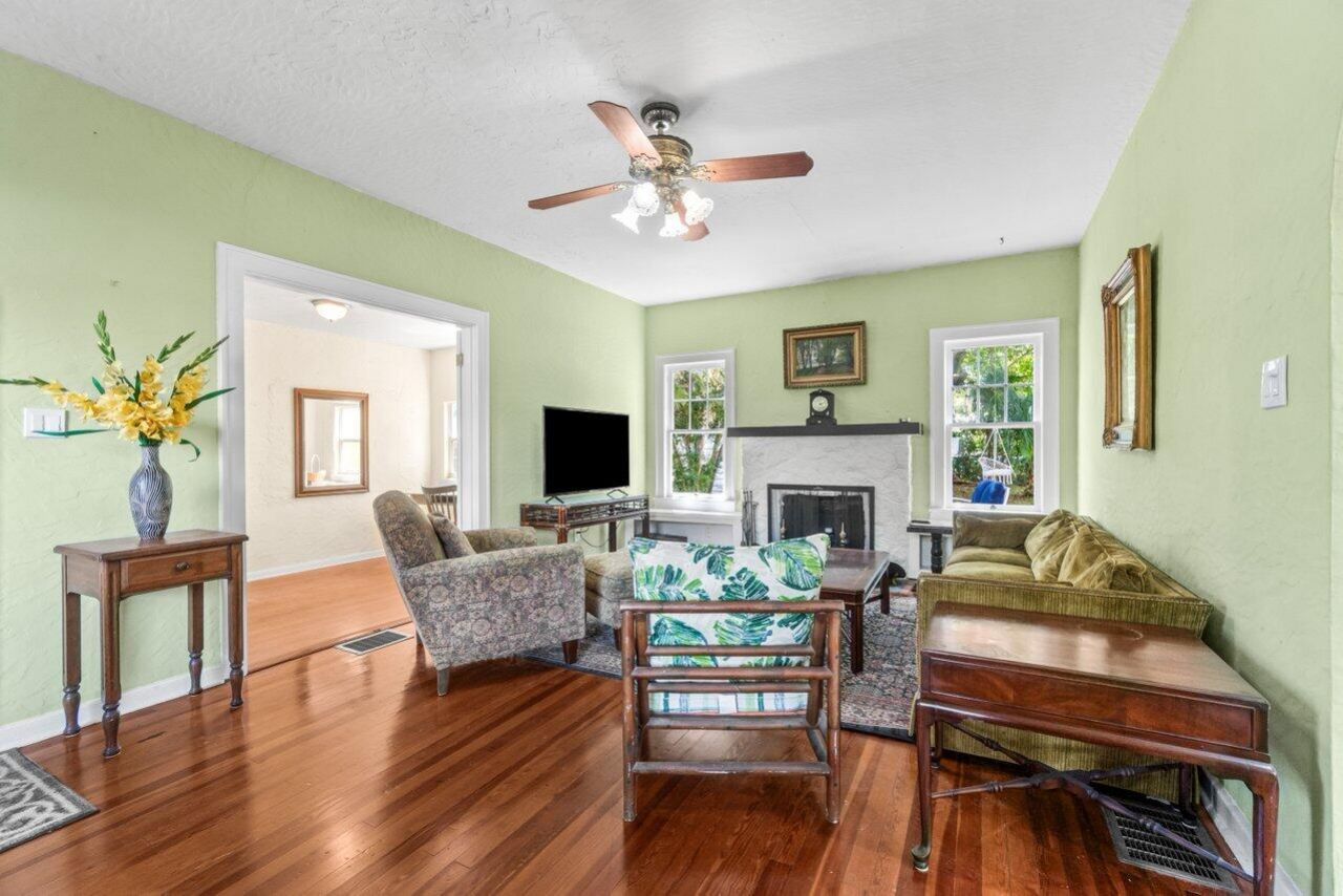 924 Almeria Road, West Palm Beach, FL 33405 Photo