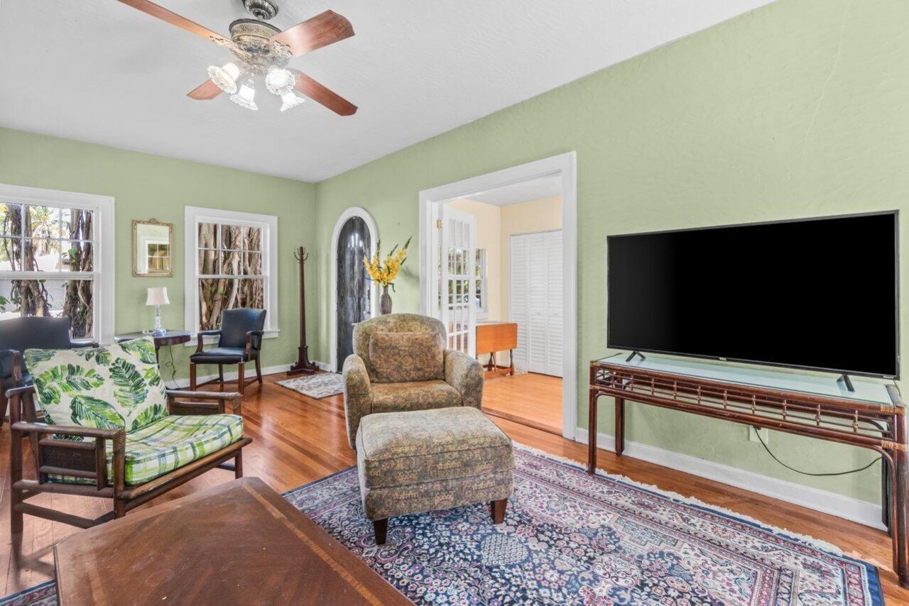 924 Almeria Road, West Palm Beach, FL 33405 Photo