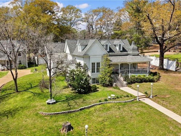 325 2nd Avenue NW, Fayette, AL 35555