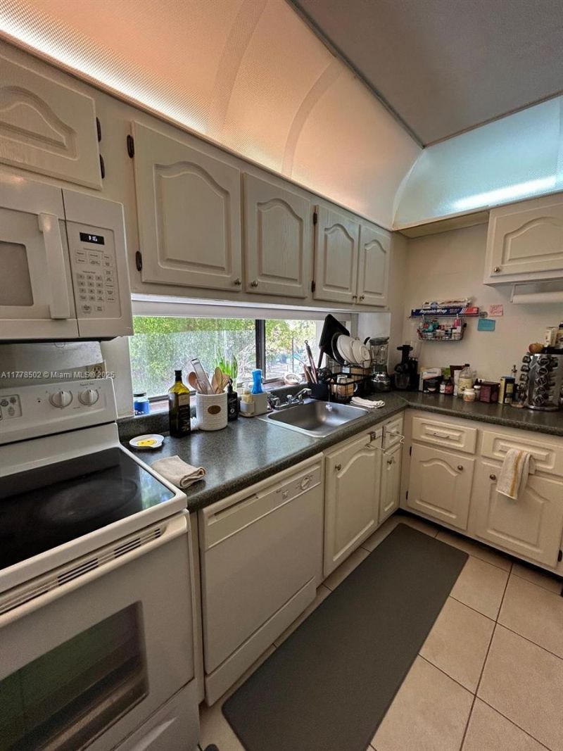 17021 N Bay Rd, Unit 322, Sunny Isles Beach, FL 33160 Photo