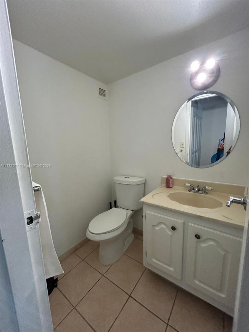 17021 N Bay Rd, Unit 322, Sunny Isles Beach, FL 33160 Photo