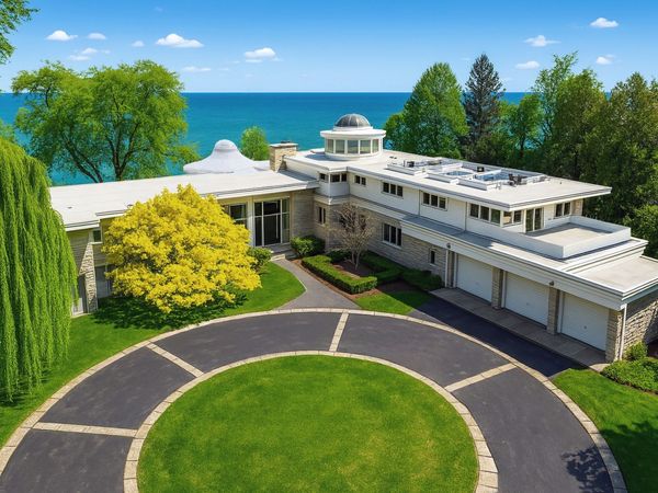 2441 Woodbridge Lane, Highland Park, IL 60035