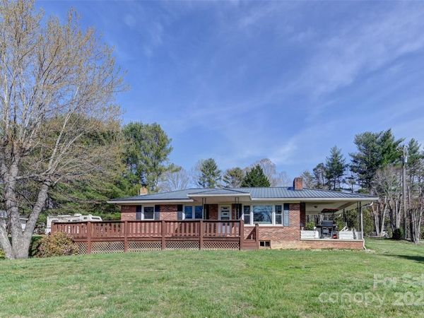 29 Delta Drive, Hendersonville, NC 28792