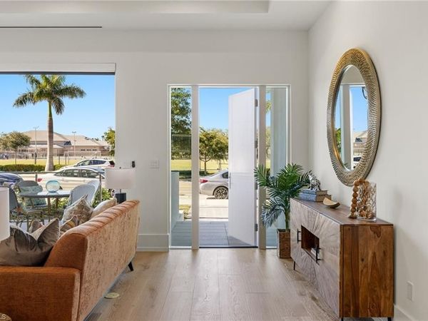 201 8th St S, Unit 104, NAPLES, FL 34113