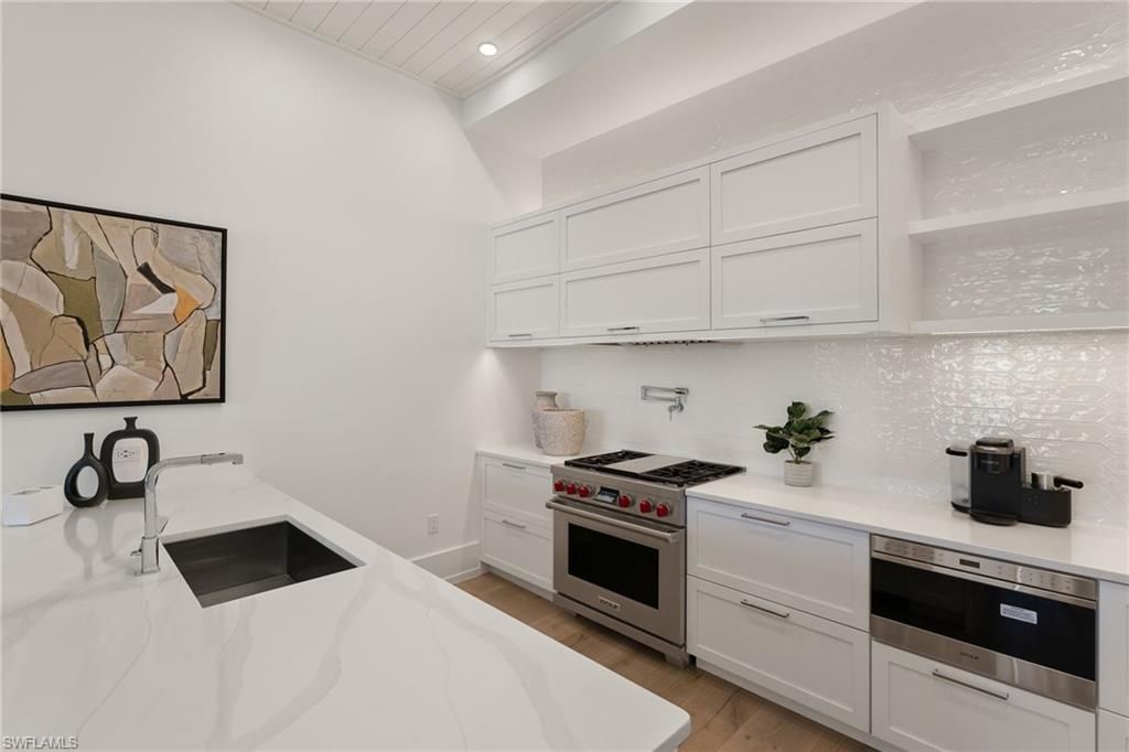 201 8th St S, Unit 104, Naples, FL 34113 Photo