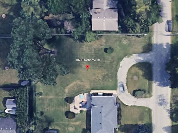 102 Hawthorne Drive, Lindenhurst, IL 60046