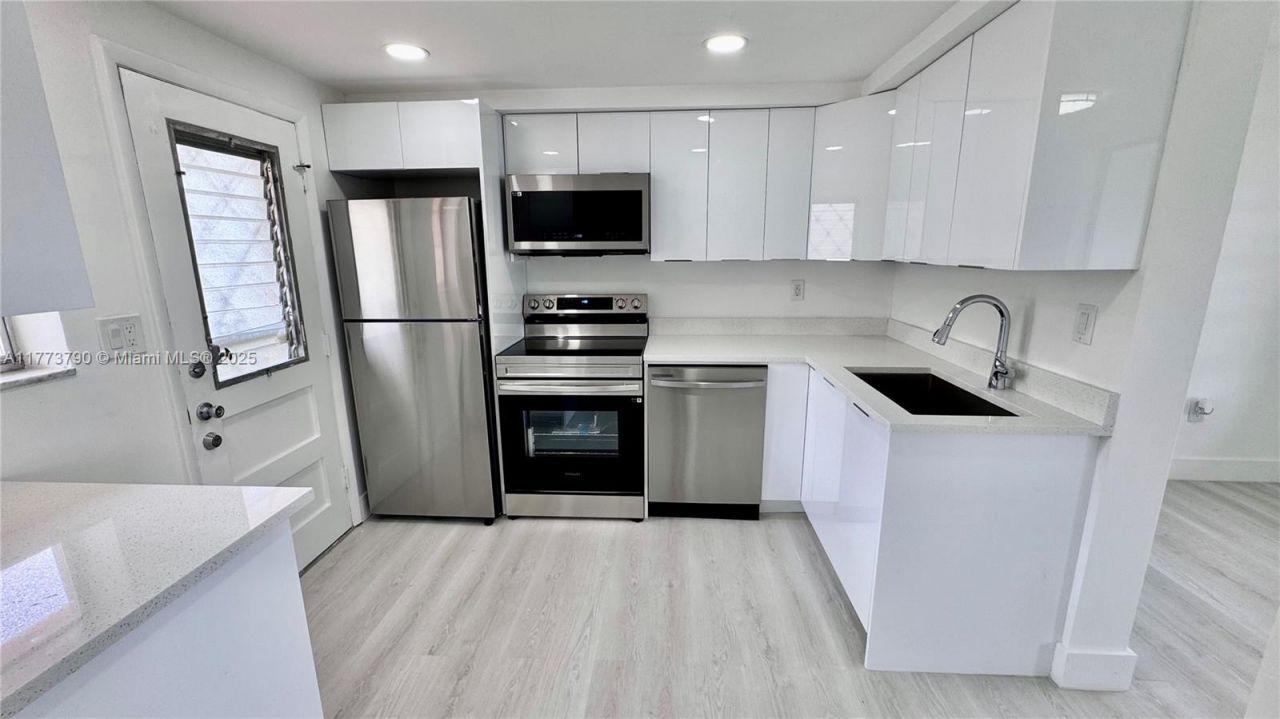 2999 Point East Dr, Unit C101, Aventura, FL 33160 Photo