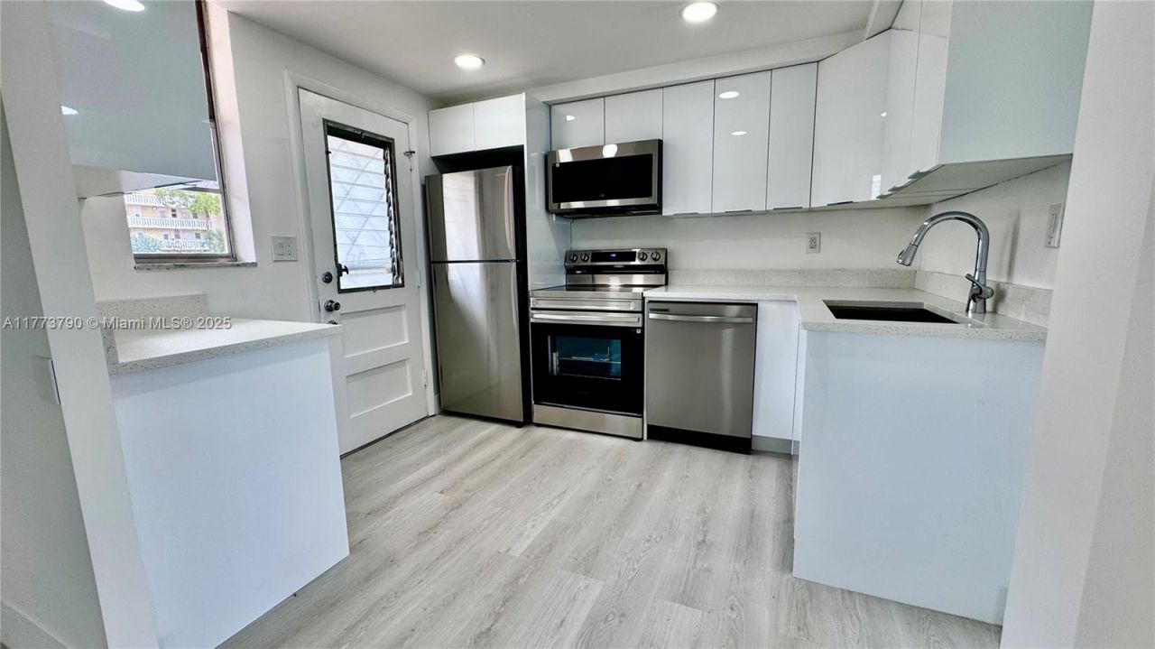 2999 Point East Dr, Unit C101, Aventura, FL 33160 Photo