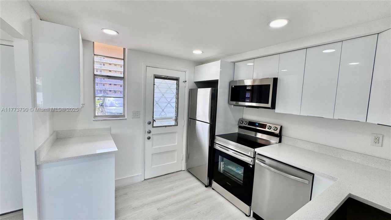 2999 Point East Dr, Unit C101, Aventura, FL 33160 Photo