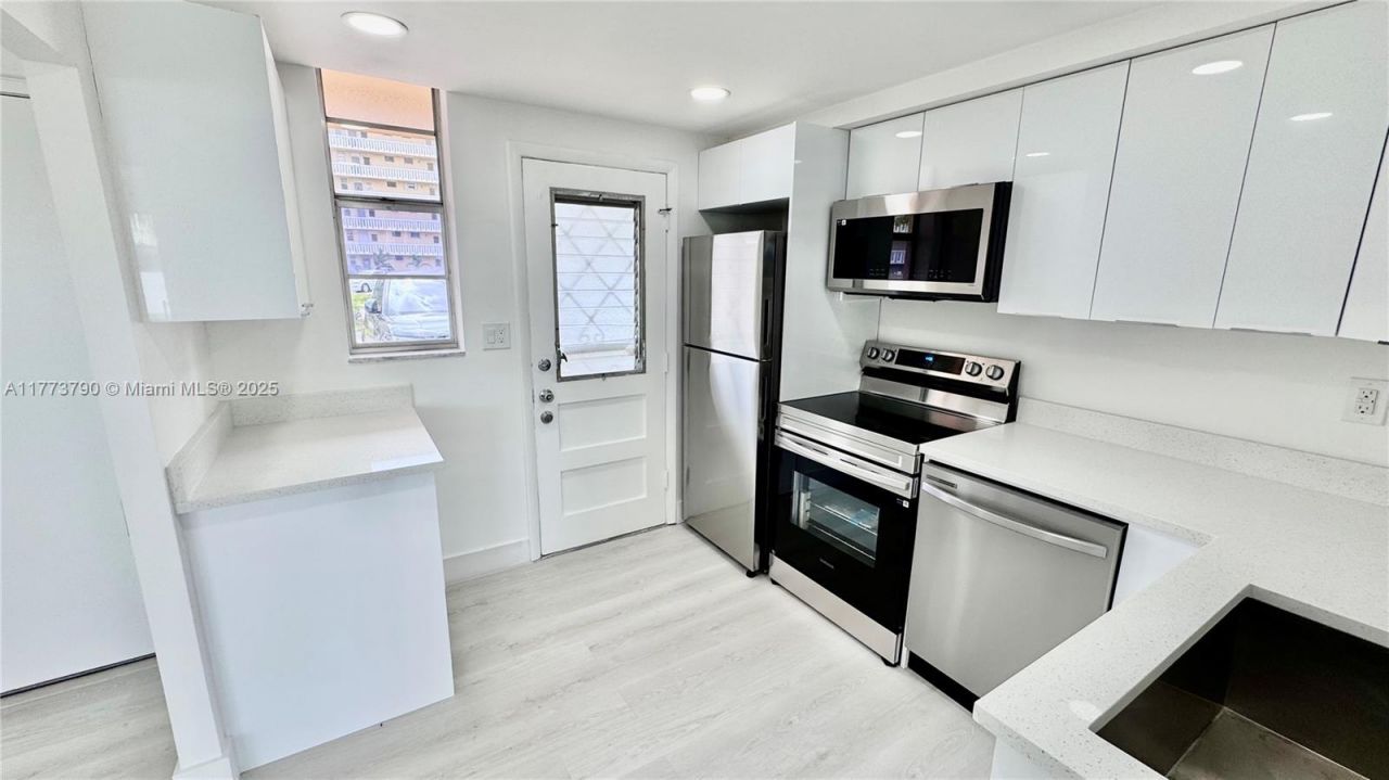 2999 Point East Dr, Unit C101, Aventura, FL 33160 Photo