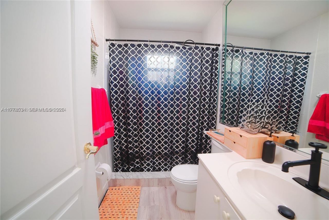 14426 NW 88th Ave, Miami Lakes, FL 33018 Photo