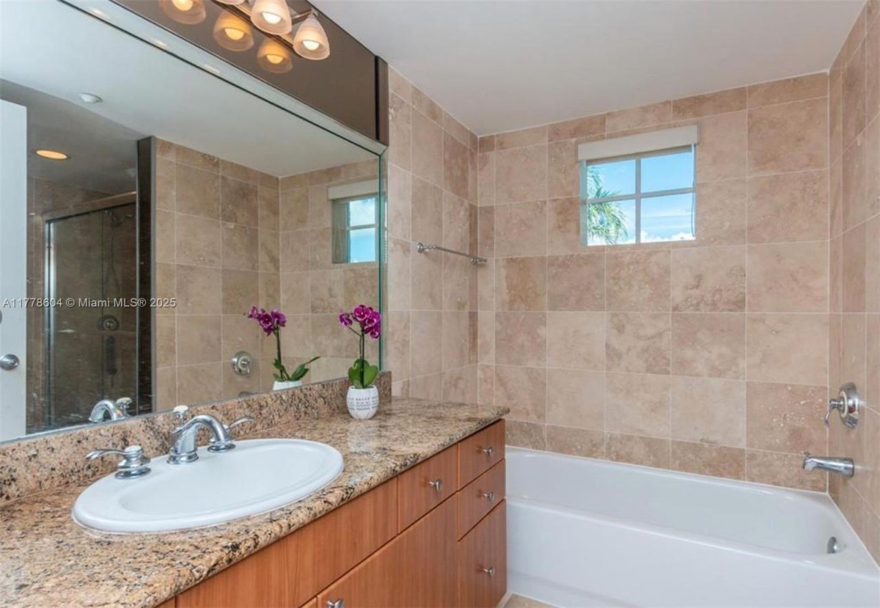 201 Golden Isles Dr, Unit 301, Hallandale Beach, FL 33009 Photo