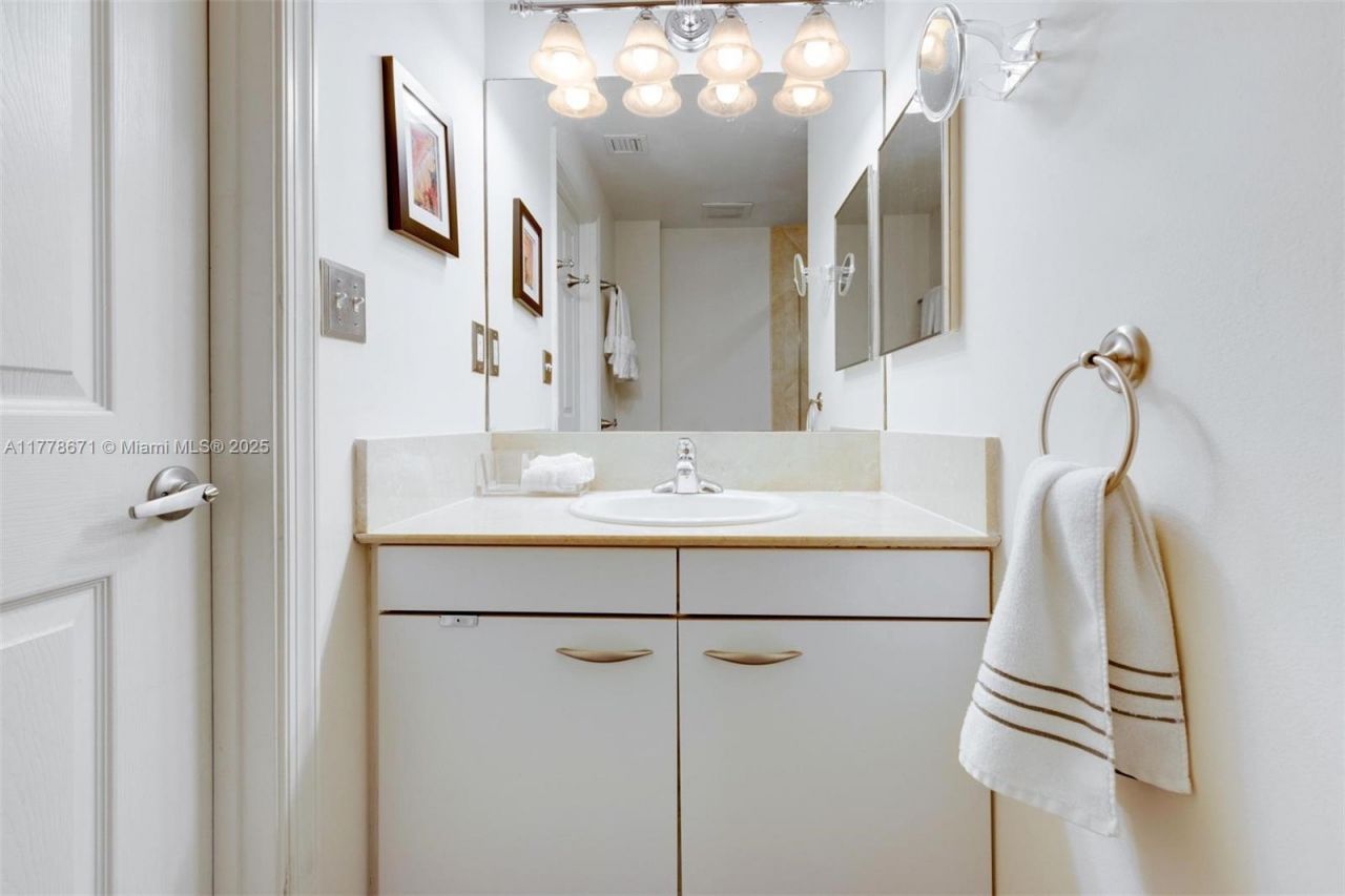 2080 S Ocean Dr, Unit PH9, Hallandale Beach, FL 33009 Photo