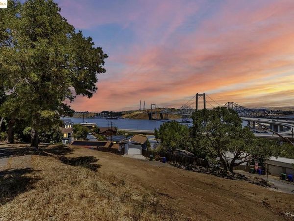 125 Kendall Ave, Crockett, CA 94525