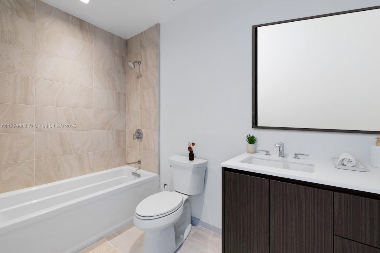 340 W 42nd St, Unit 601, Miami Beach, FL 33140 Photo