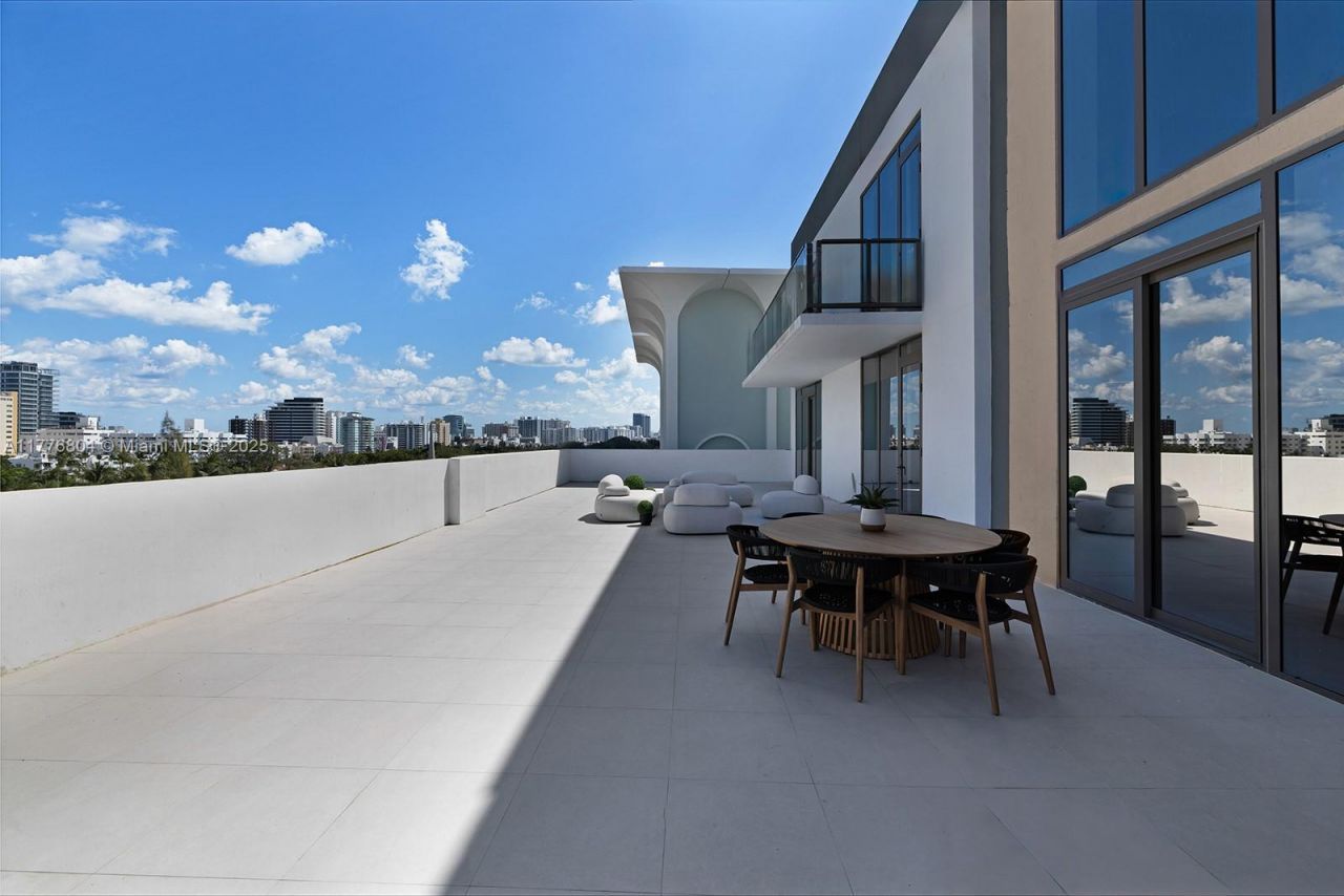 340 W 42nd St, Unit 601, Miami Beach, FL 33140 Photo