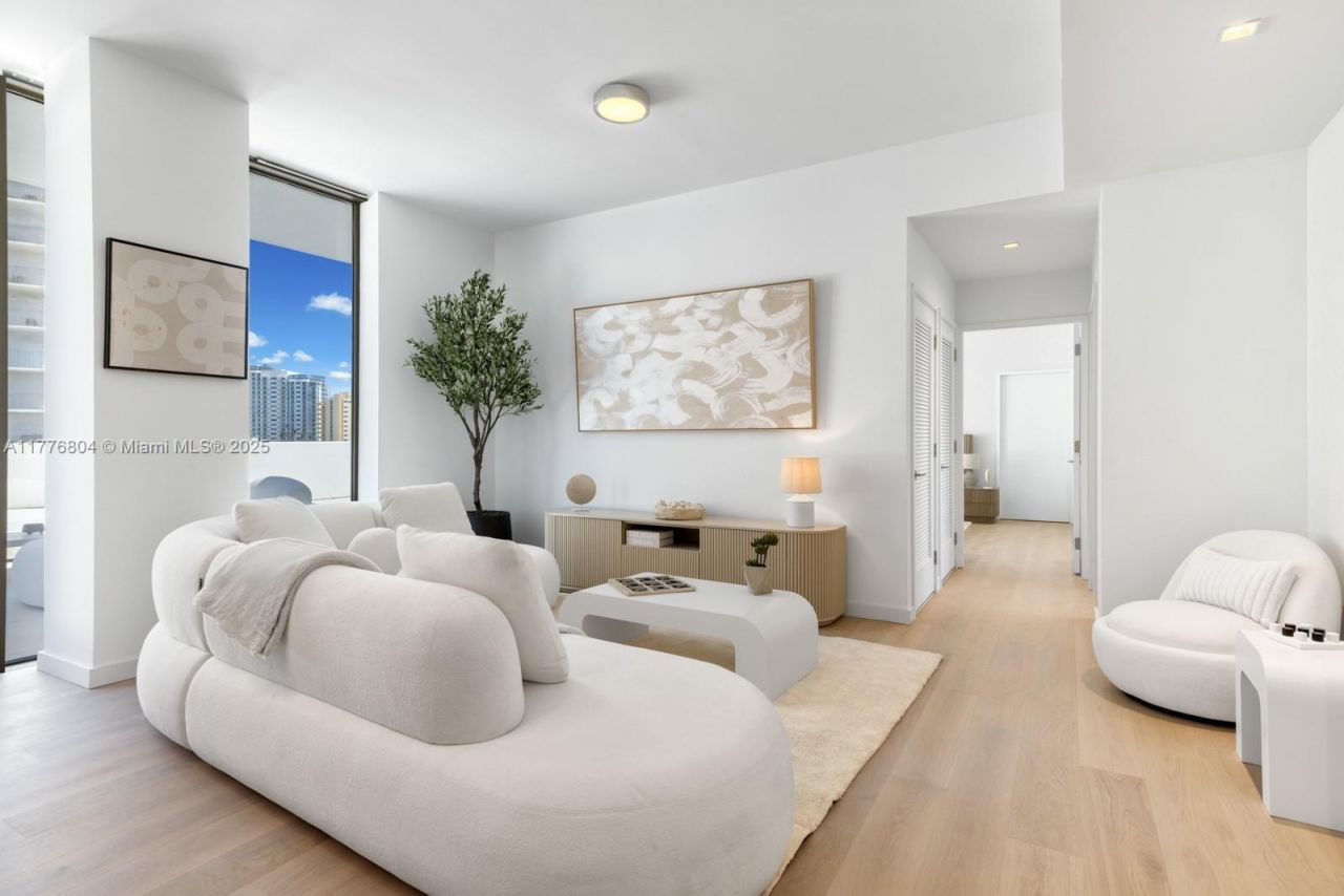 340 W 42nd St, Unit 601, Miami Beach, FL 33140 Photo