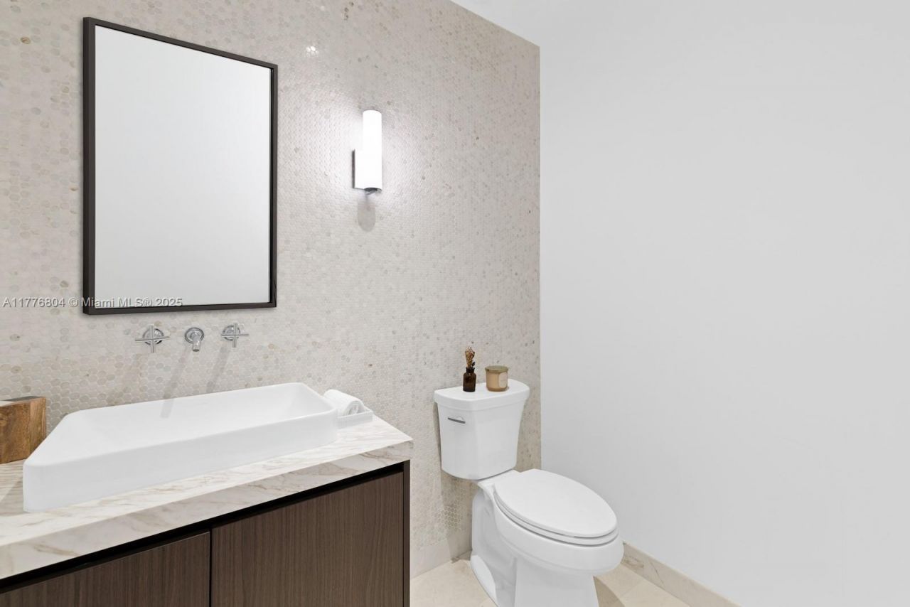 340 W 42nd St, Unit 601, Miami Beach, FL 33140 Photo