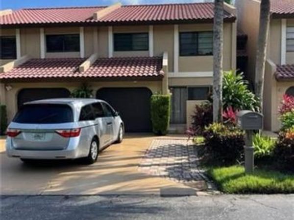 22028 Las Brisas Cir, Boca Raton, FL 33433