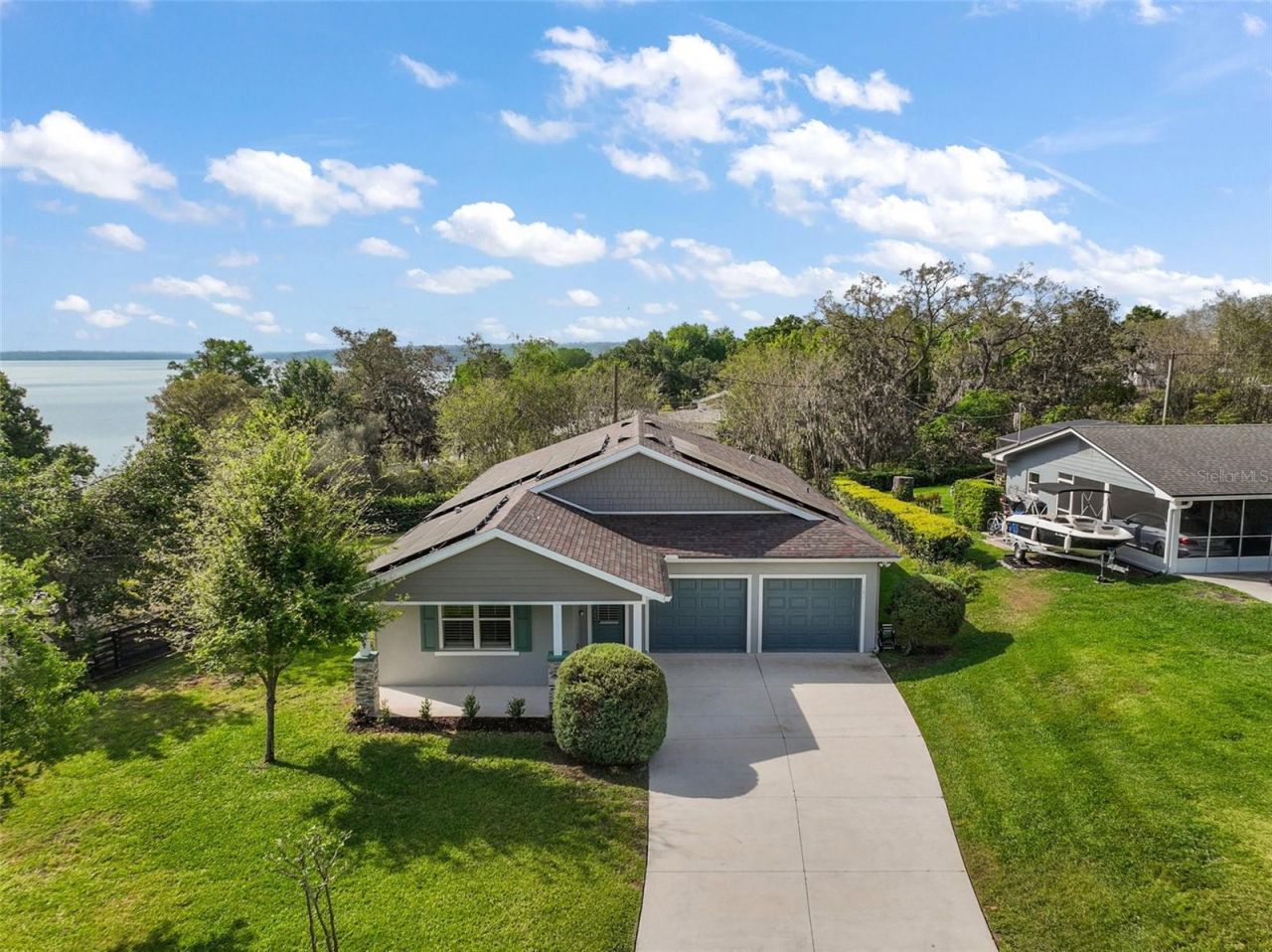 137 E Palmetto Avenue, Howey in the Hills, FL 34737 Main Photo