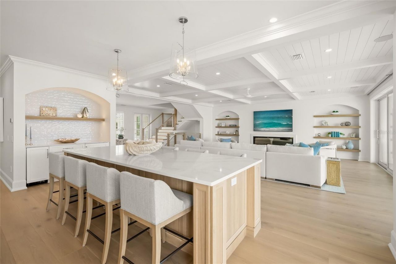 619 Key Royale Drive, Holmes Beach, FL 34217 Photo